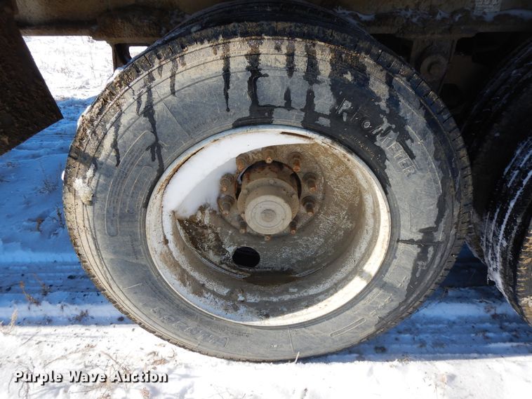 image for item FR9775 2011 East walking floor trailer