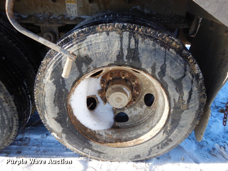 image for item FR9775 2011 East walking floor trailer