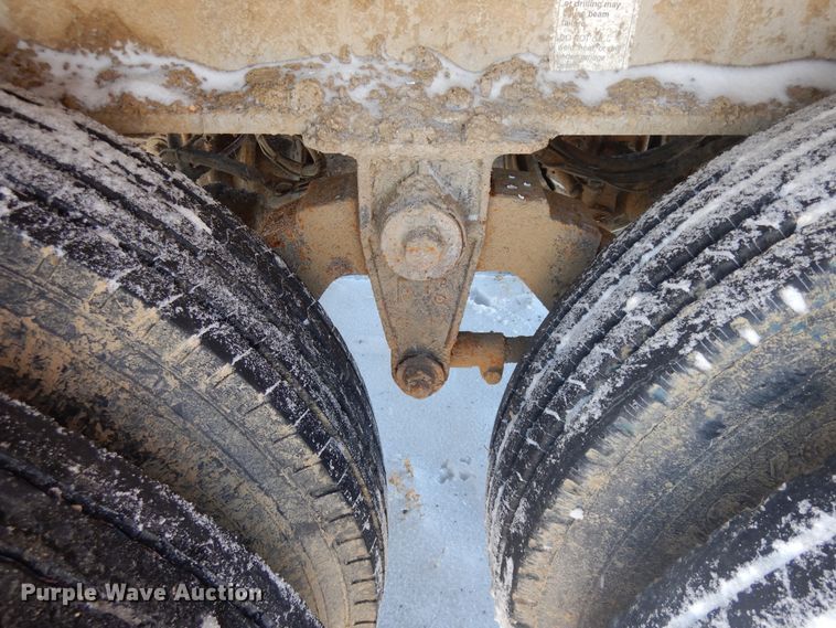 image for item FR9775 2011 East walking floor trailer