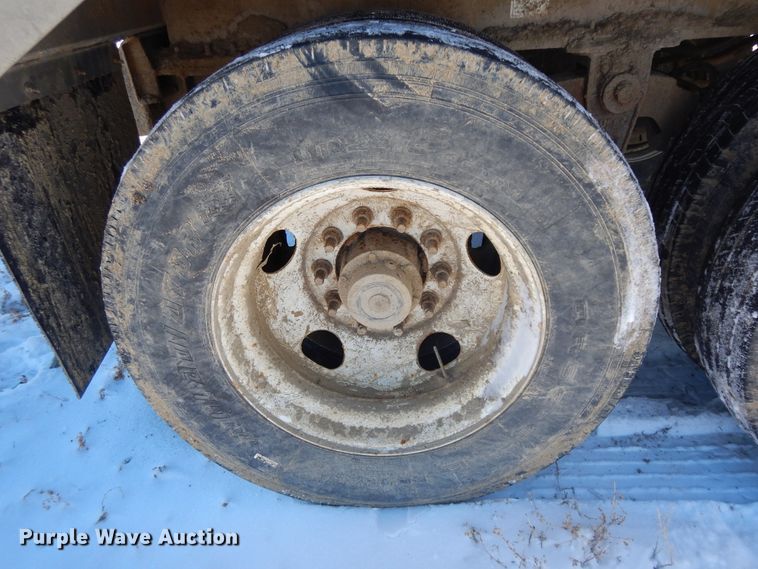 image for item FR9775 2011 East walking floor trailer