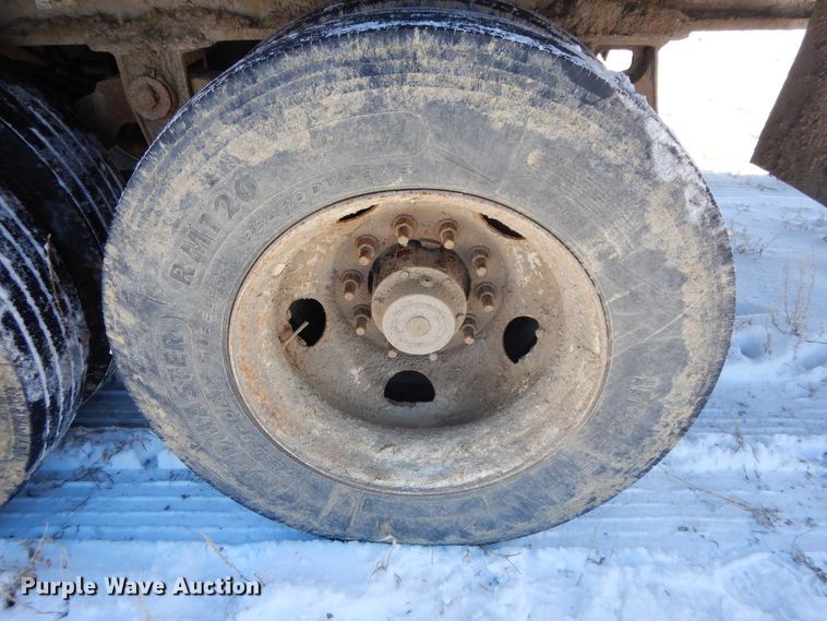 image for item FR9775 2011 East walking floor trailer