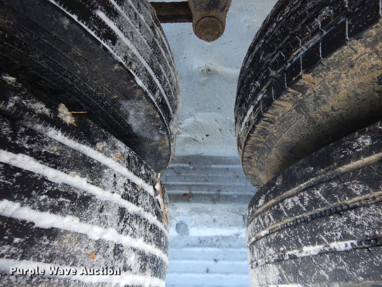 image for item FR9775 2011 East walking floor trailer