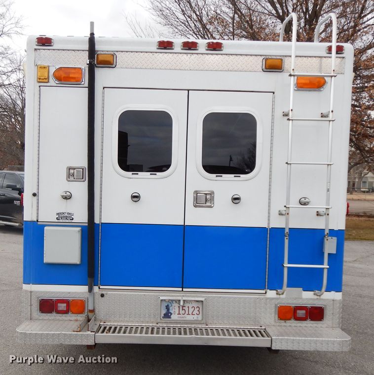 image for item GG9302 1994 Ford E350  ambulance