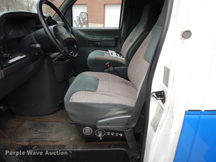 image for item GG9302 1994 Ford E350  ambulance