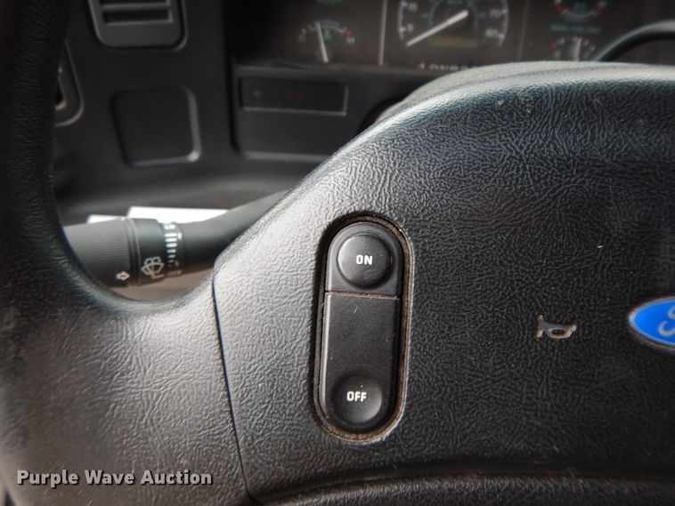 image for item GG9302 1994 Ford E350  ambulance