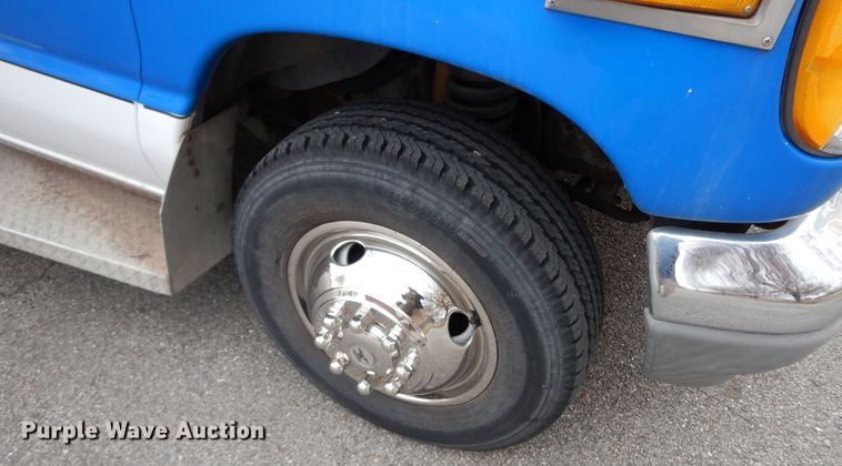 image for item GG9302 1994 Ford E350  ambulance