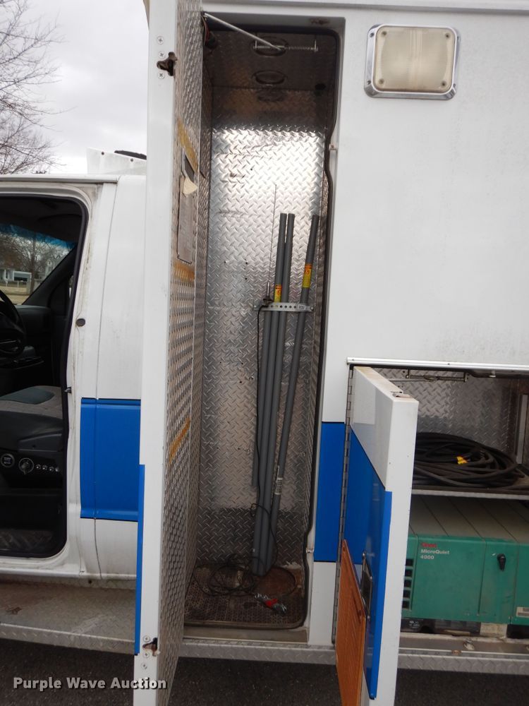 image for item GG9302 1994 Ford E350  ambulance