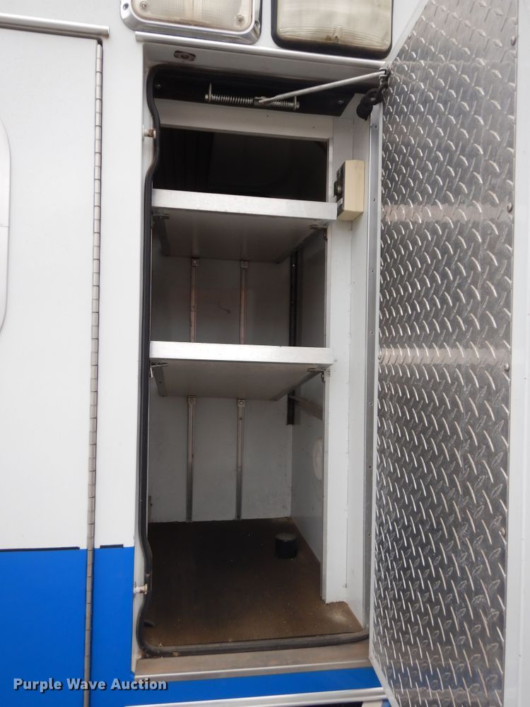 image for item GG9302 1994 Ford E350  ambulance