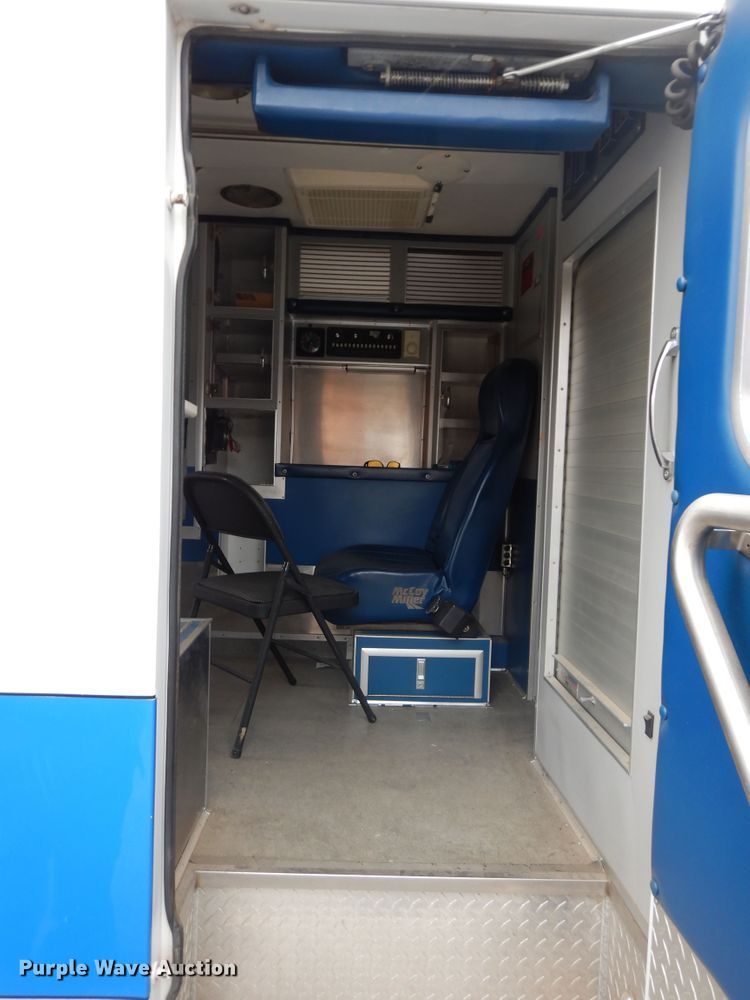 image for item GG9302 1994 Ford E350  ambulance