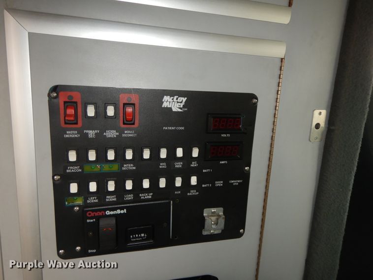 image for item GG9302 1994 Ford E350  ambulance