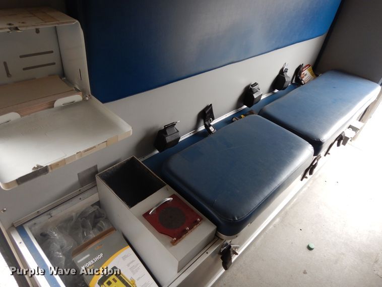 image for item GG9302 1994 Ford E350  ambulance