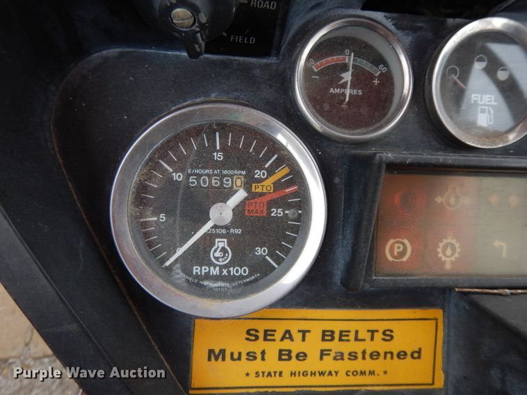 image for item GK9697 1987 Case IH 685  tractor