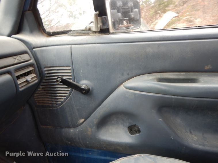 image for item GK9707 1993 Ford F150  pickup truck