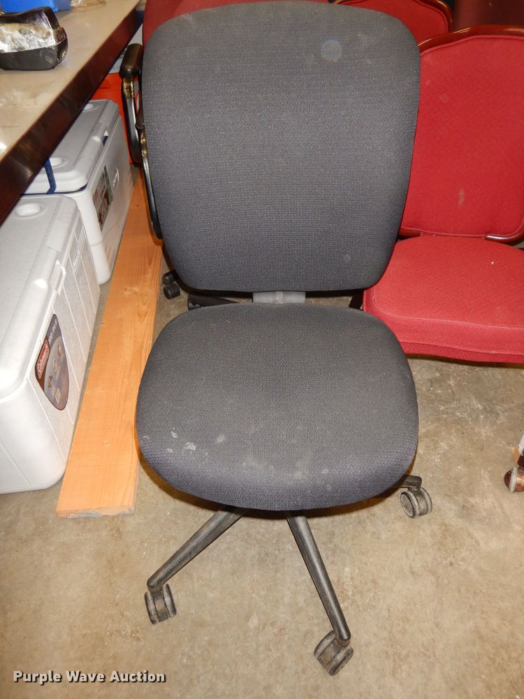 image for item HE9480 (18) chairs