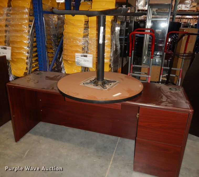 Furniture in Lawrence, KS Item HE9487 sold Purple Wave