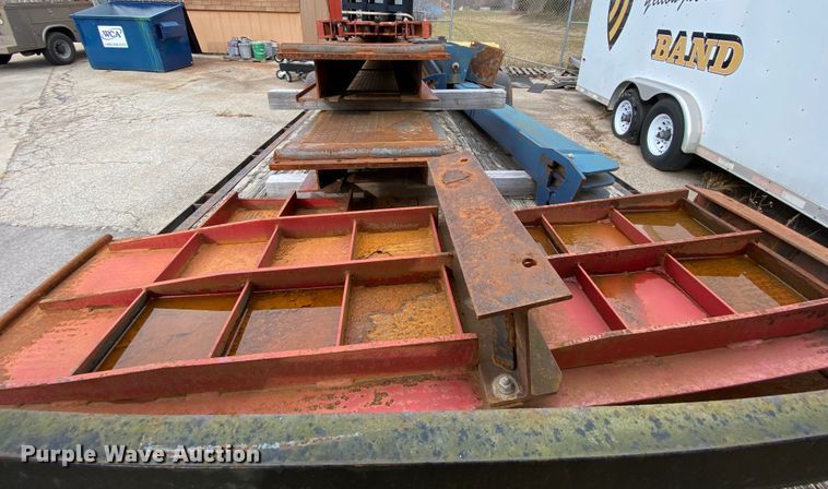 image for item HR9343 Manitowoc MTR-30  bus lift