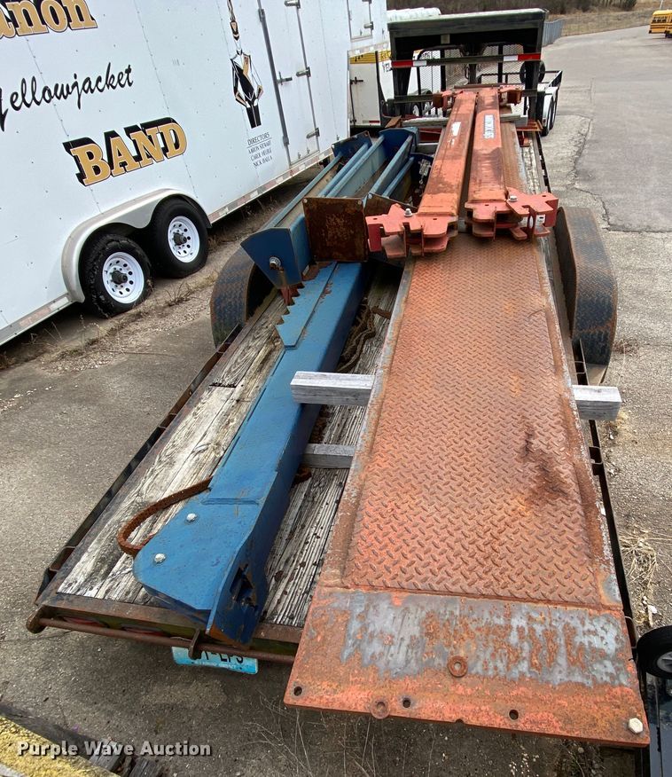 image for item HR9343 Manitowoc MTR-30  bus lift