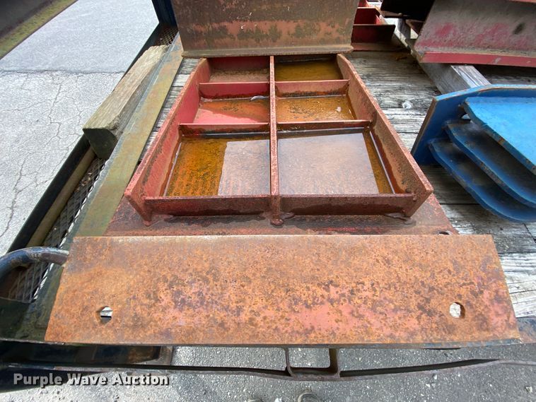 image for item HR9343 Manitowoc MTR-30  bus lift