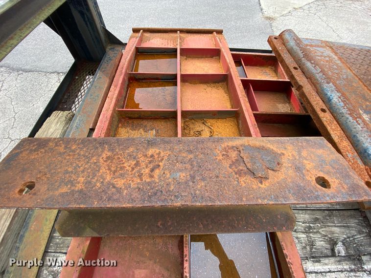 image for item HR9343 Manitowoc MTR-30  bus lift