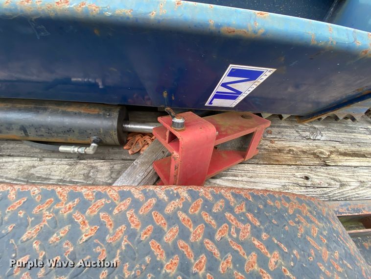 image for item HR9343 Manitowoc MTR-30  bus lift