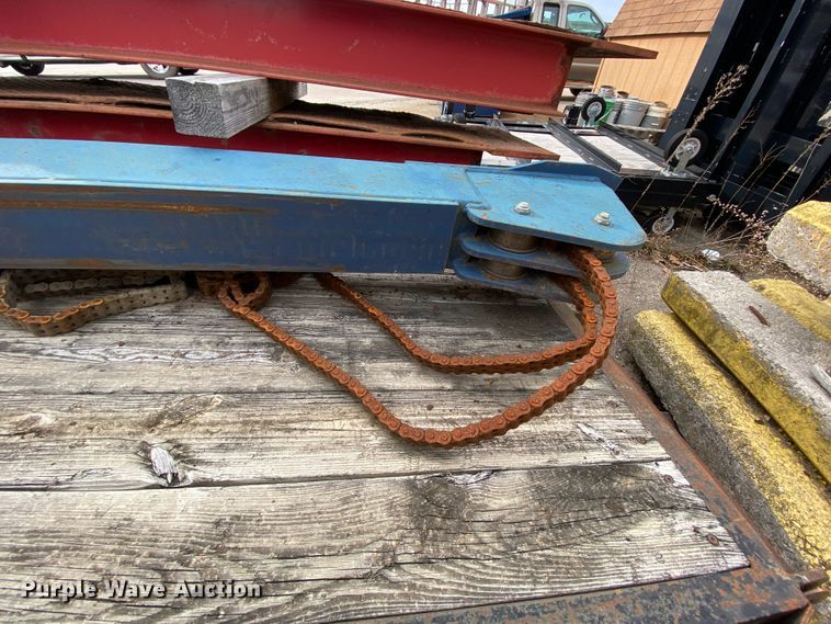 image for item HR9343 Manitowoc MTR-30  bus lift