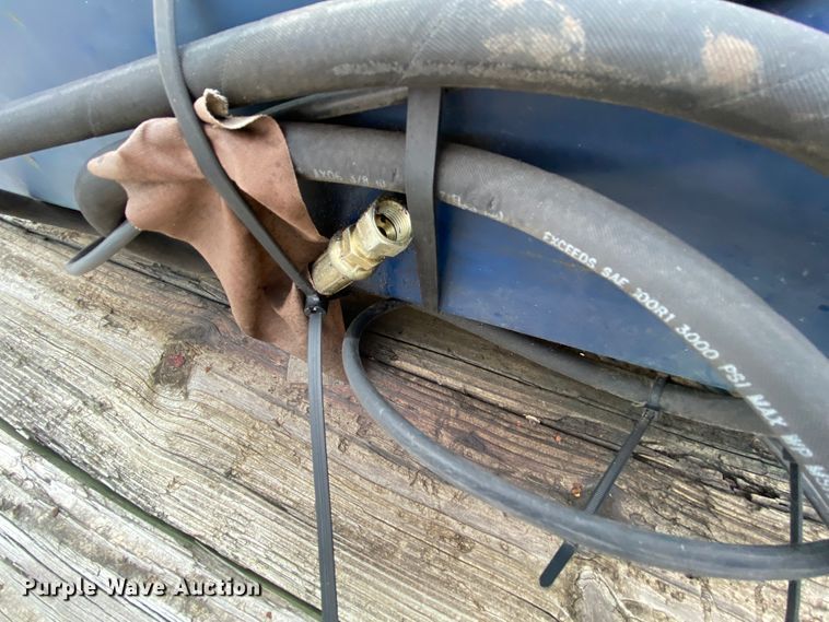 image for item HR9343 Manitowoc MTR-30  bus lift