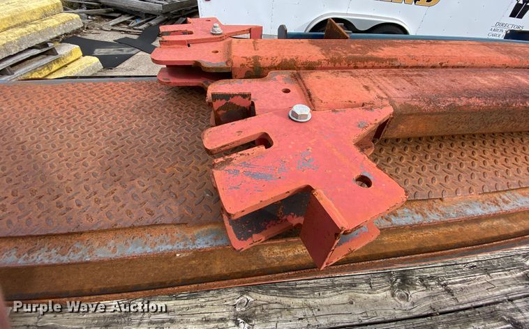 image for item HR9343 Manitowoc MTR-30  bus lift