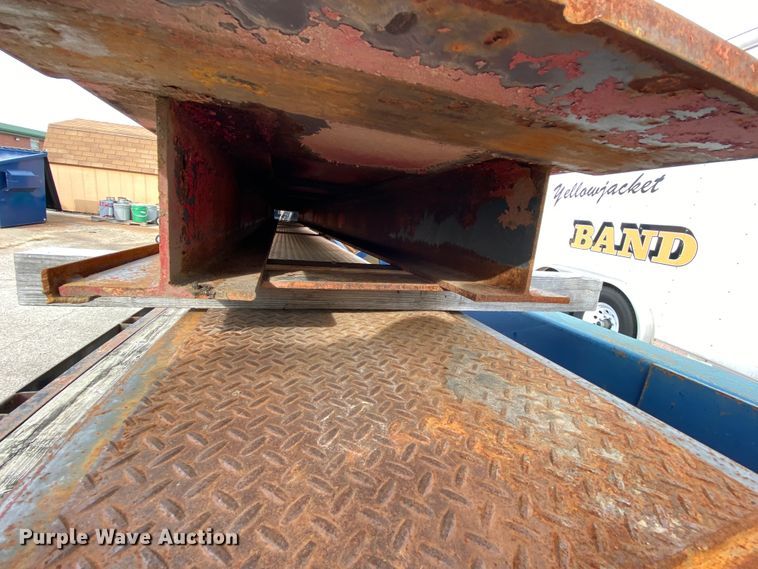 image for item HR9343 Manitowoc MTR-30  bus lift