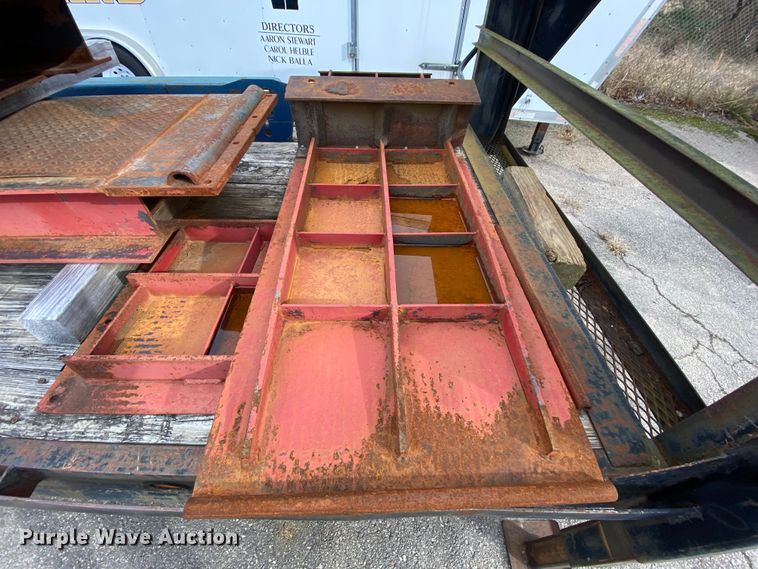 image for item HR9343 Manitowoc MTR-30  bus lift