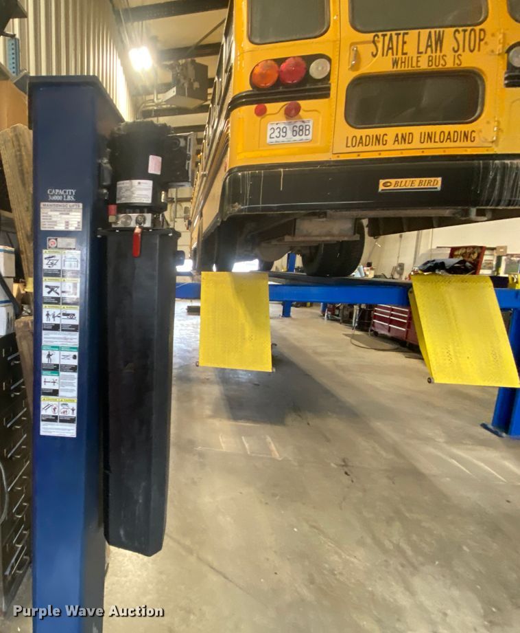 image for item HR9343 Manitowoc MTR-30  bus lift