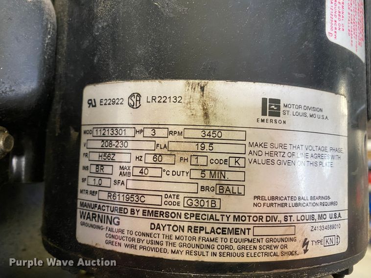 image for item HR9343 Manitowoc MTR-30  bus lift