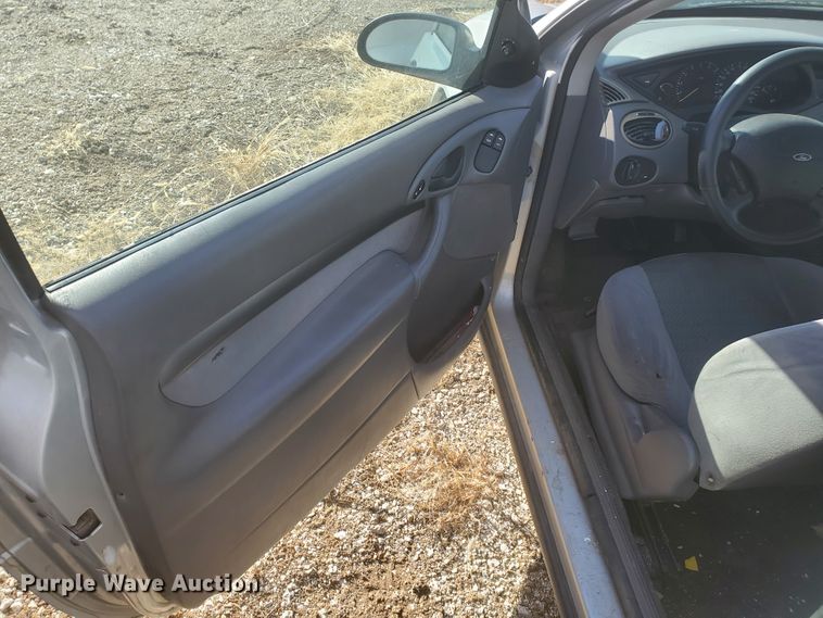 image for item HW9595 2001 Ford Focus ZX3