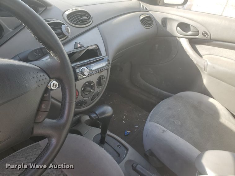 image for item HW9595 2001 Ford Focus ZX3