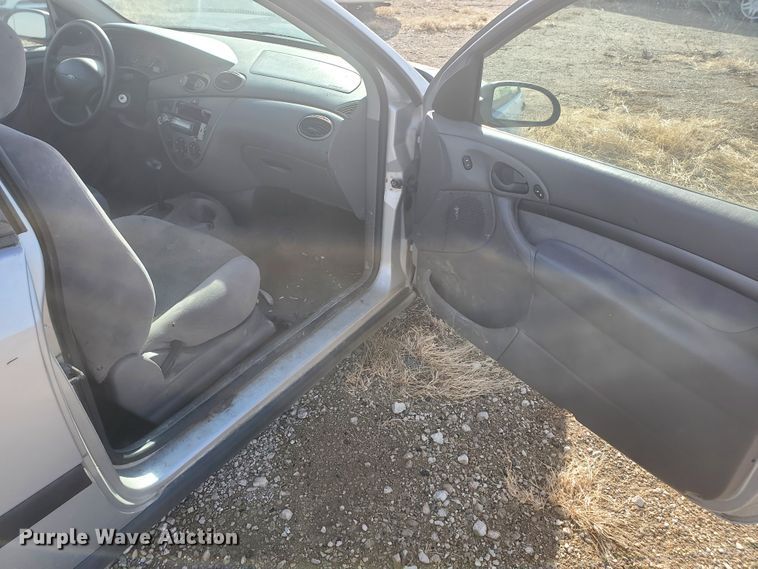 image for item HW9595 2001 Ford Focus ZX3