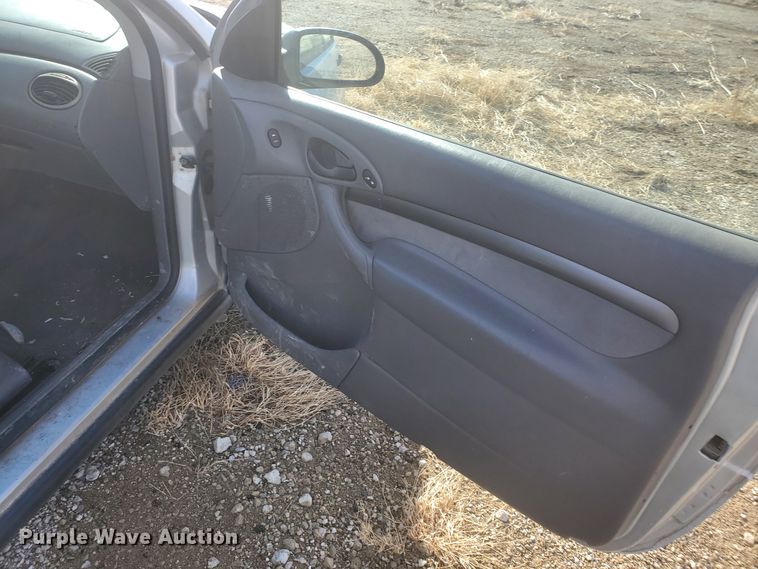 image for item HW9595 2001 Ford Focus ZX3