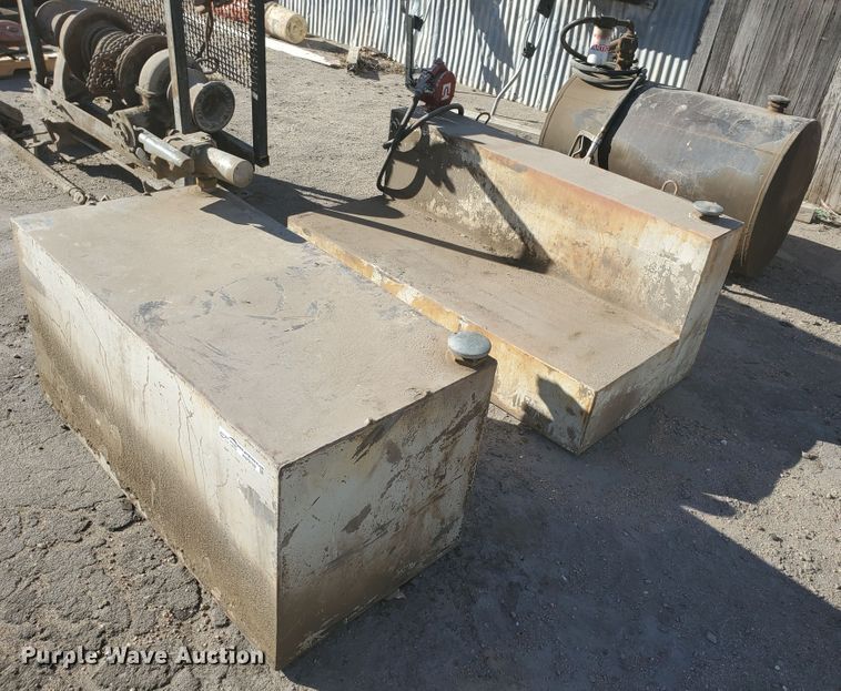 image for item HW9709 (3) fuel tanks