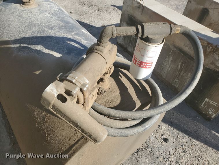 image for item HW9709 (3) fuel tanks