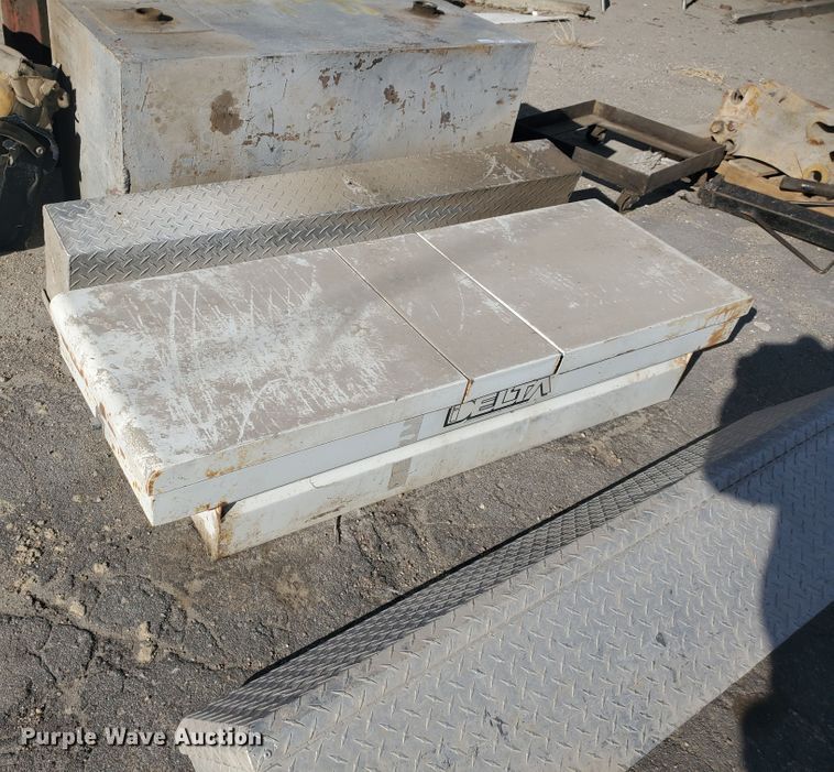 image for item HW9712 Fuel tanks and tool boxes