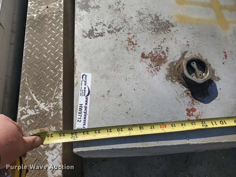 image for item HW9712 Fuel tanks and tool boxes