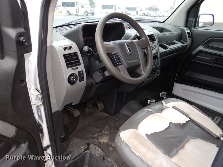 image for item HW9816 2014 Mobility Ventures MV-1  handicap accessible van