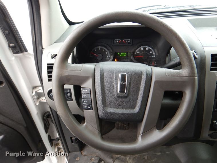 image for item HW9816 2014 Mobility Ventures MV-1  handicap accessible van