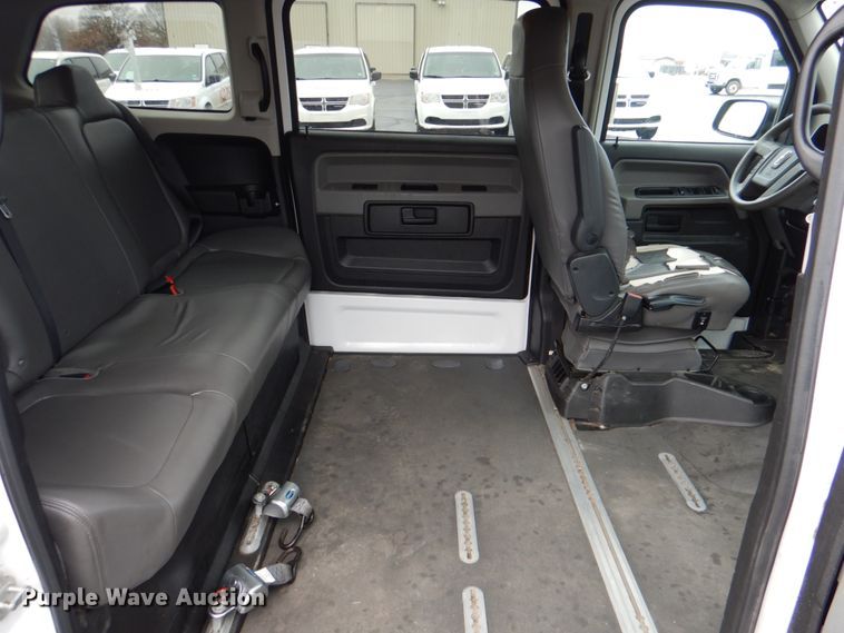image for item HW9816 2014 Mobility Ventures MV-1  handicap accessible van