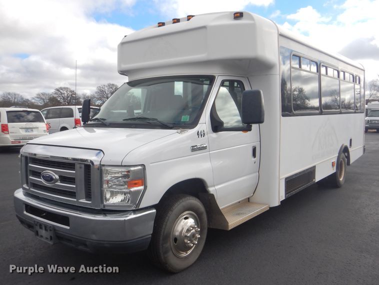image for item HW9820 2013 Ford E450  shuttle bus