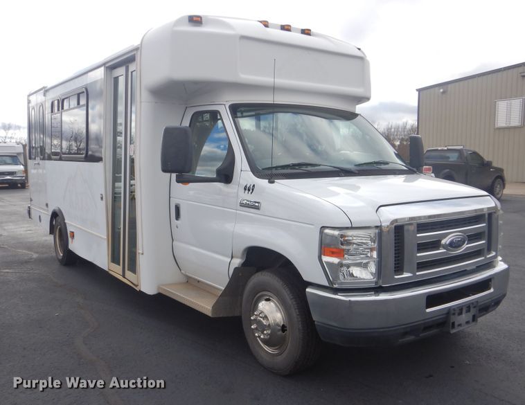 image for item HW9820 2013 Ford E450  shuttle bus