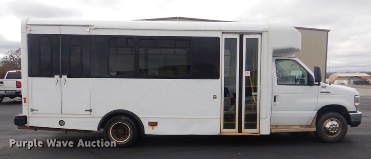 image for item HW9820 2013 Ford E450  shuttle bus