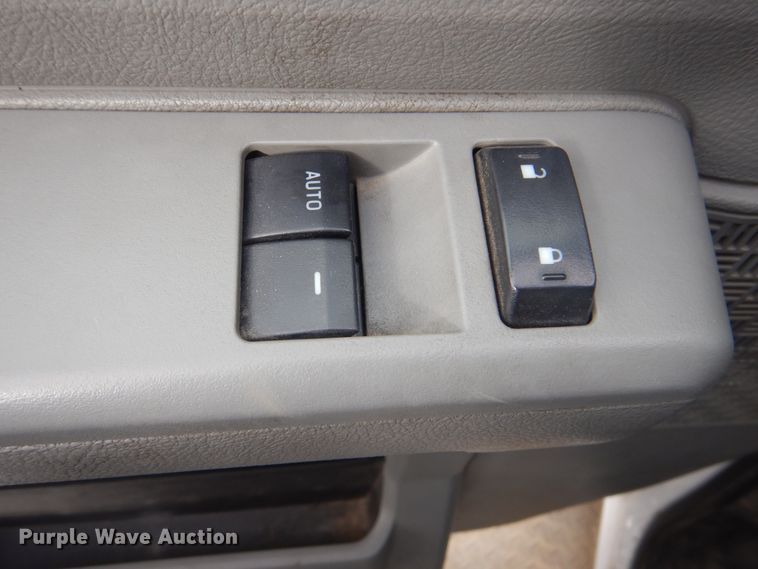 image for item HW9820 2013 Ford E450  shuttle bus