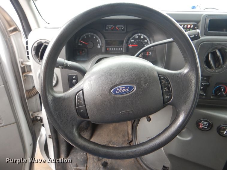 image for item HW9820 2013 Ford E450  shuttle bus