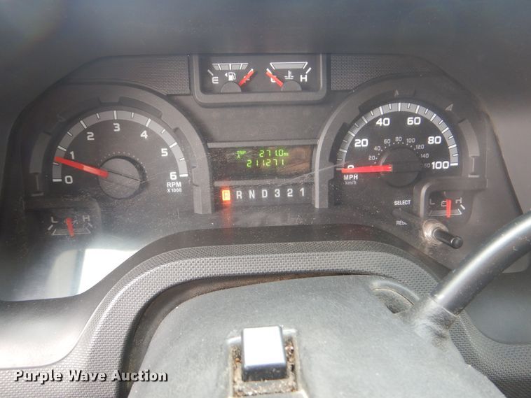 image for item HW9820 2013 Ford E450  shuttle bus