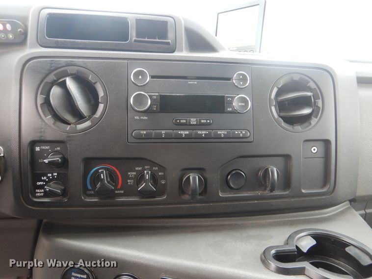 image for item HW9820 2013 Ford E450  shuttle bus