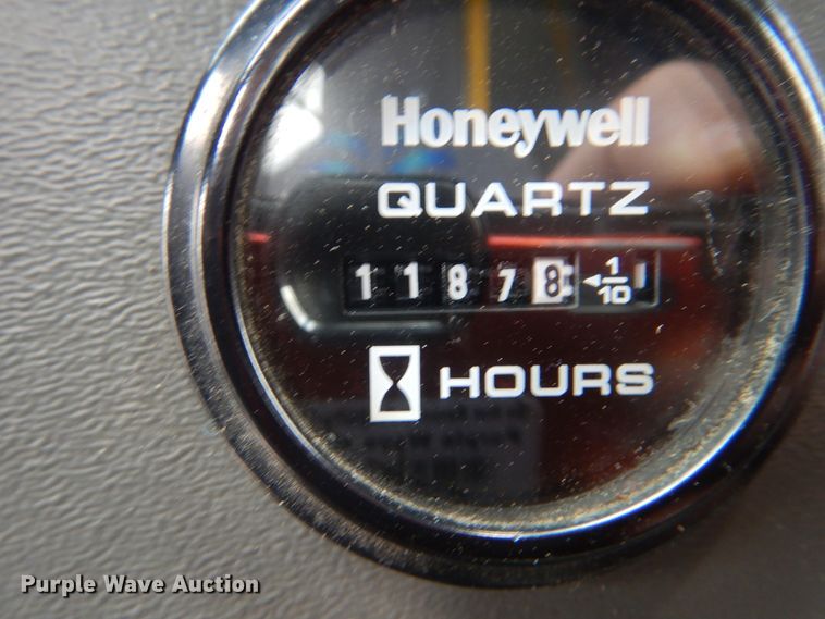 image for item HW9820 2013 Ford E450  shuttle bus